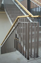  Trappe ved Randers Sundhedcenter udført i rustfri stål og derefter glasblæst 