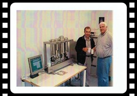 irskkaffe maskine som Poul Larsen har udviklet til Fls efter deres ønske om en maskine til styring af enkelte dele af en kop irsk kaffe
